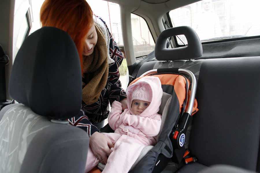 Как перевозить новорожденного в машине по правилам 2021 года: обзор автомобильных кресел для младенцев + требования