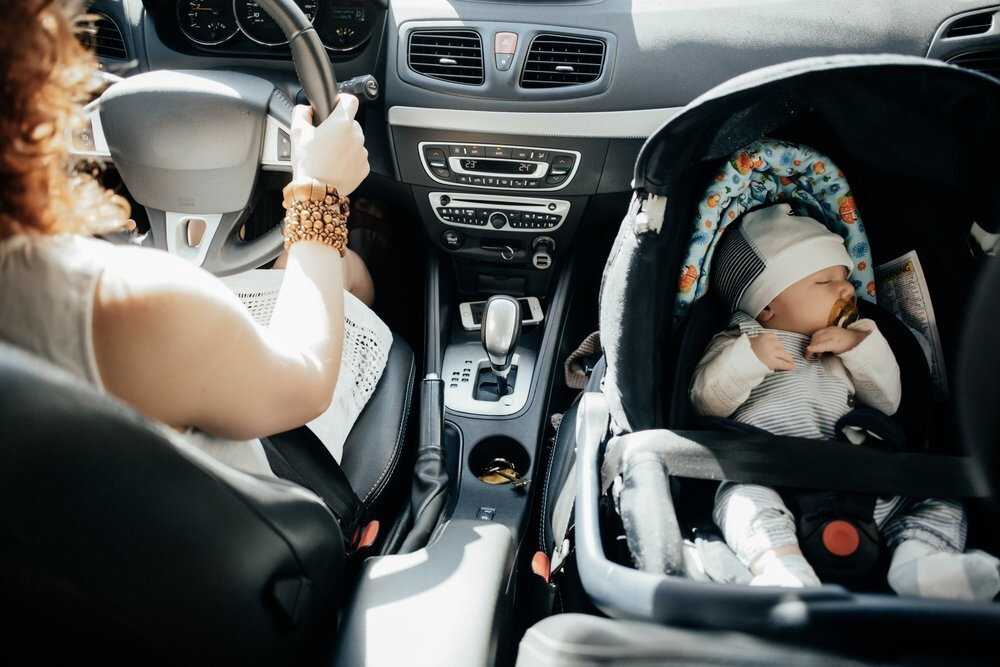 Как перевозить новорожденного в машине: путешествуем по правилам