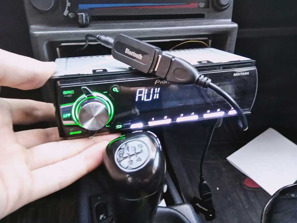 Как можно в машине подключить usb-флешку к магнитоле через aux (аукс)