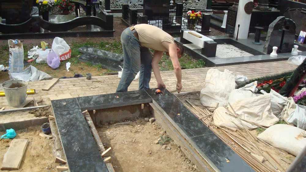 Через какое время ставят памятник на могилу после похорон: когда лучше, традиции и нормы