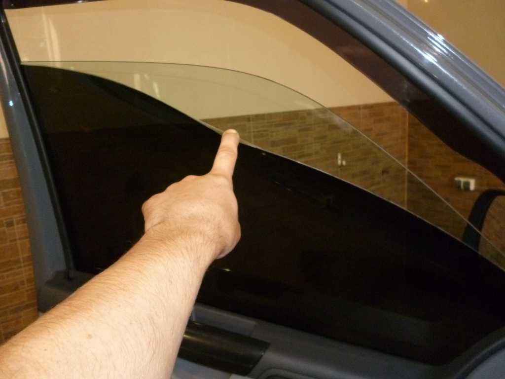 Как клеить тонировку на машину своими руками в домашних условиях: правила