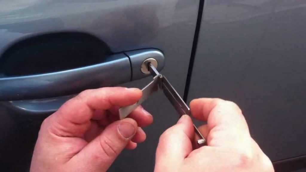 Как открыть машину без ключа своими силами и быстро