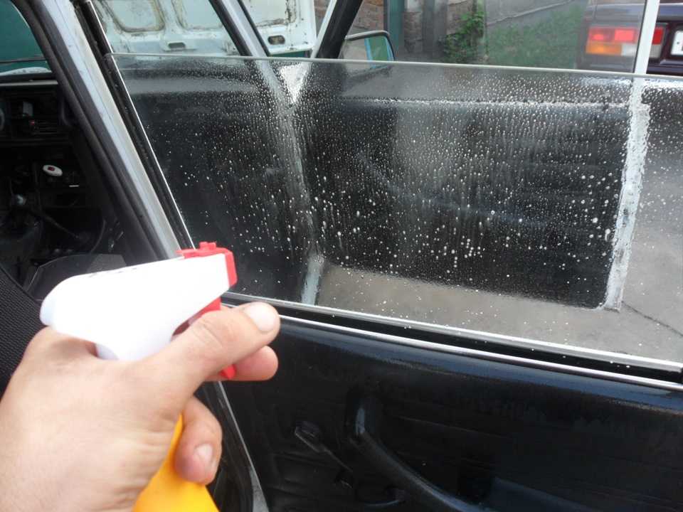 Как снять тонировочную пленку со стекла автомобиля