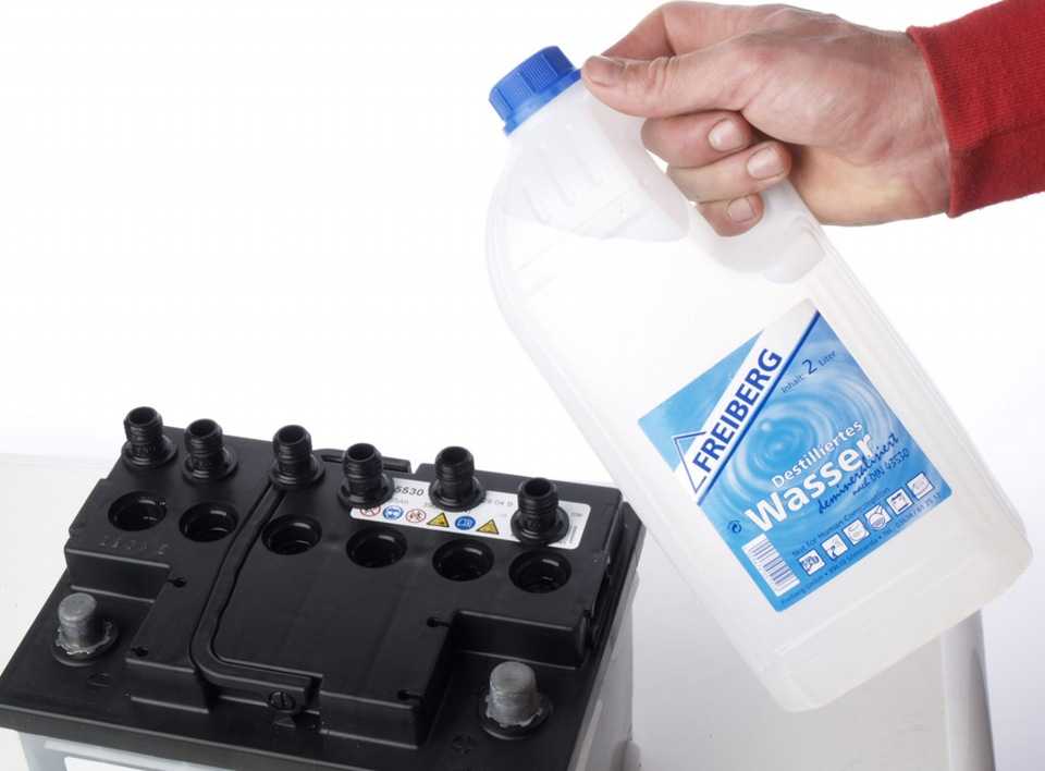 Важный вопрос: что можно залить вместо дистиллированной воды в аккумулятор?