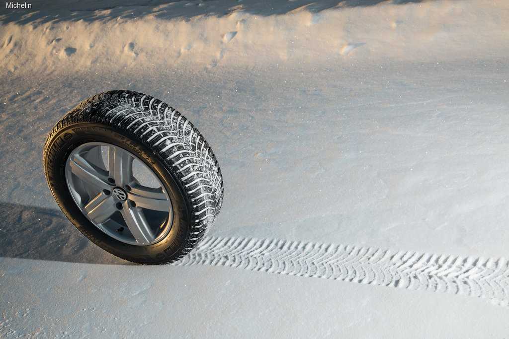 Когда снимают зимнюю резину Правила замены зимней резины на летнюю в 2021 году В целях безопасности российским автомобилистам необходимо 2 раза в год