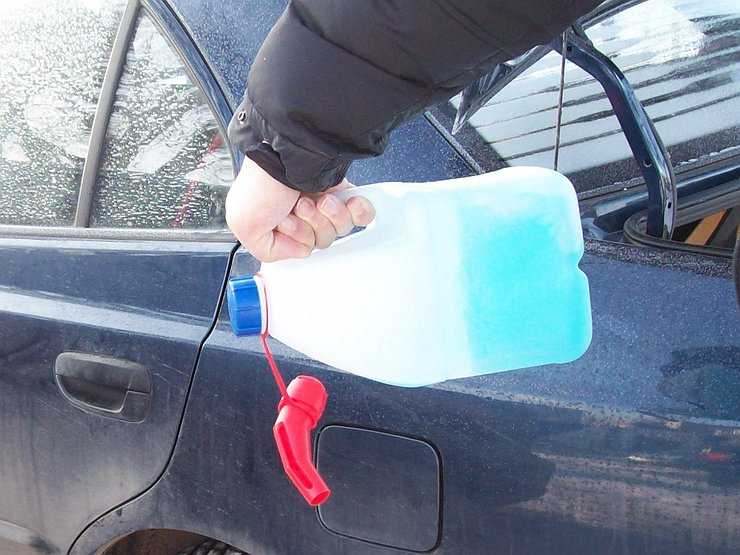 Замерзла летняя омывайка в системе автомобиля и бачке омывателя: что делать, как разморозить быстро