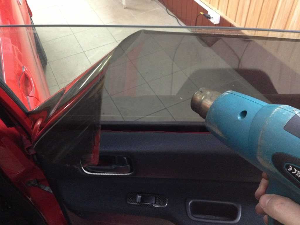 Как снять тонировку со стекла автомобиля в домашних условиях