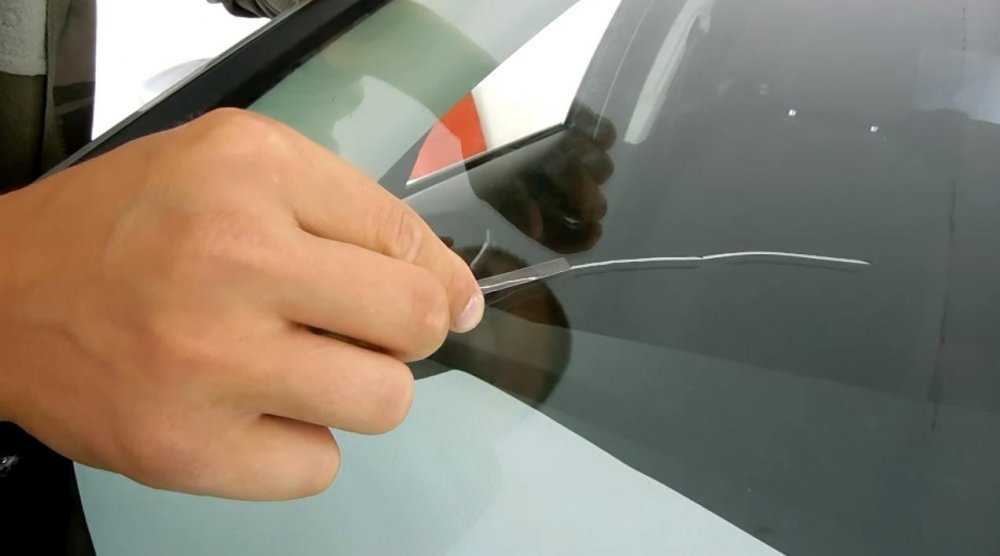Устранение трещин и сколов на лобовом стекле — лучшие средства и методы