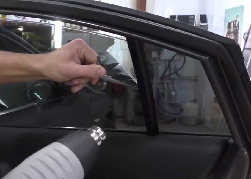 Как снять тонировку со стекла автомобиля в домашних условиях