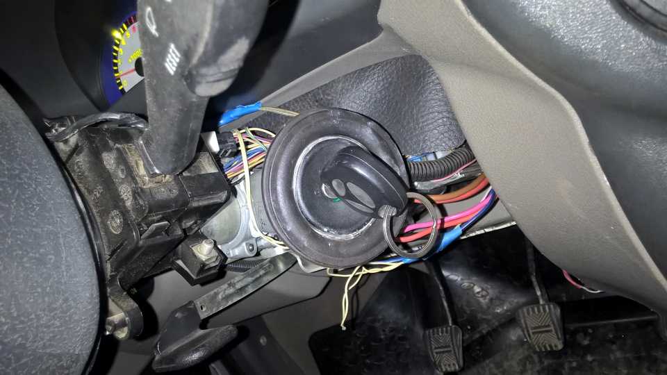 Особенности конструкции, снятие, разборка и установка выключателя (замка) зажигания на автомобиле лада калина (ваз 1118)