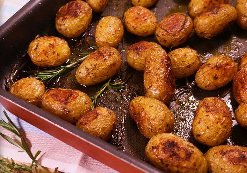 Печеная картошка в духовке – 5 лучших рецептов приготовления