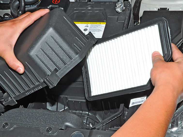 Как самостоятельно поменять воздушный фильтр в автомобиле