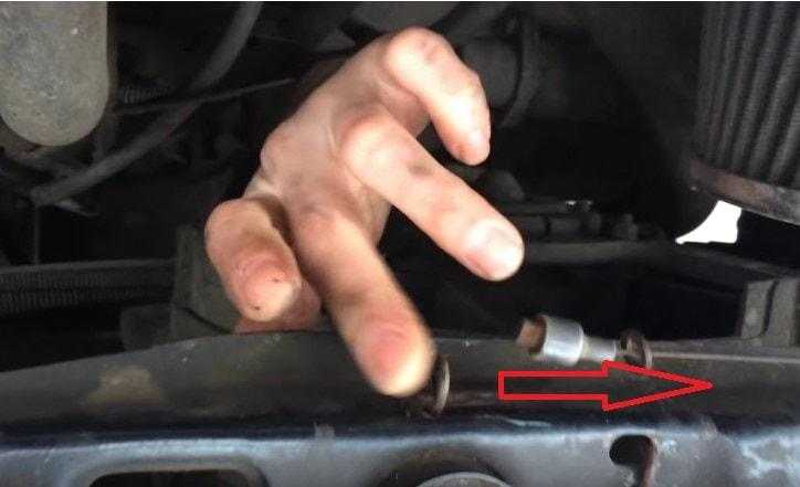 Открыть капот ваз 21099 если порвался тросик 3 способа как открыть капот на ВАЗ Капот любого автомобиля предназначен для того, чтобы защитить двигатель,