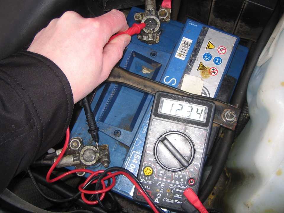 Каким образом выявить утечки тока автомобильного аккумулятора