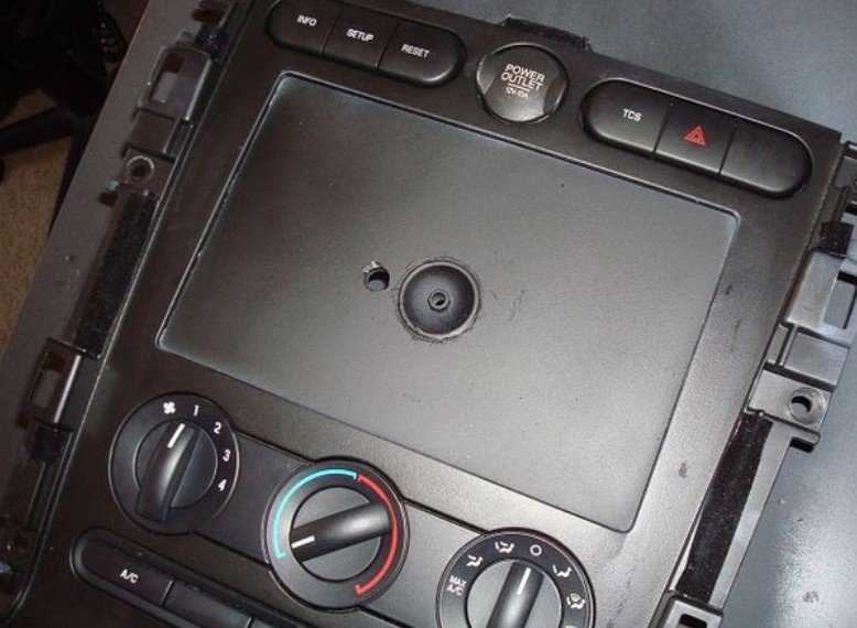 Как подключить планшет вместо магнитолы в автомобиле
