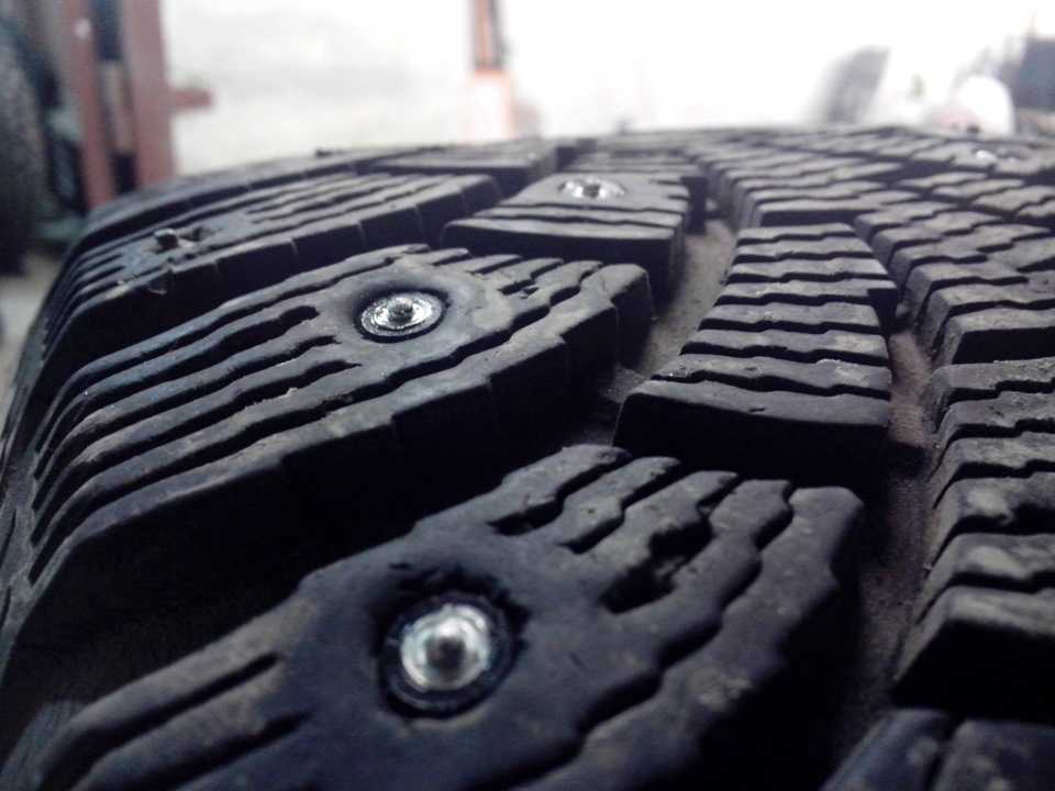 Виды шипов зимних шины — какие бывают: формы и устройство