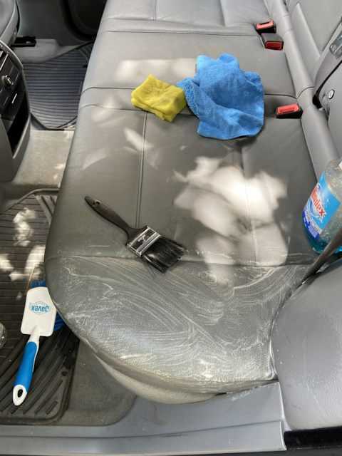 Как и чем помыть сиденья автомобиля
