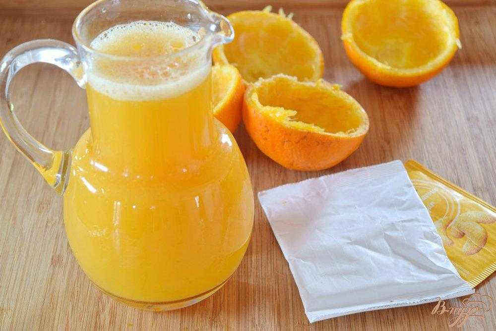 Готовим  4 литра апельсинового сока из 3 апельсинов и 1 лимона: рецепт + фото