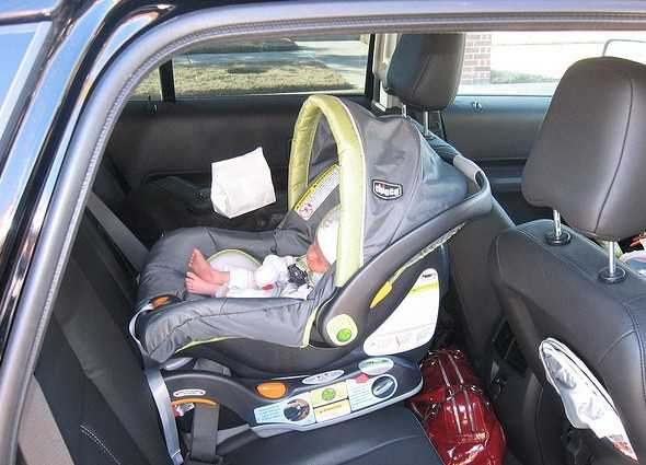 Как перевозить грудного ребенка в автомобиле