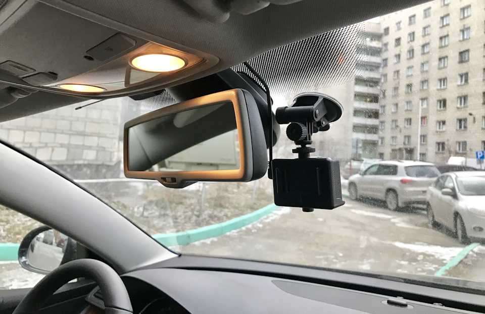Подключение зеркала видеорегистратора с камерой заднего вида