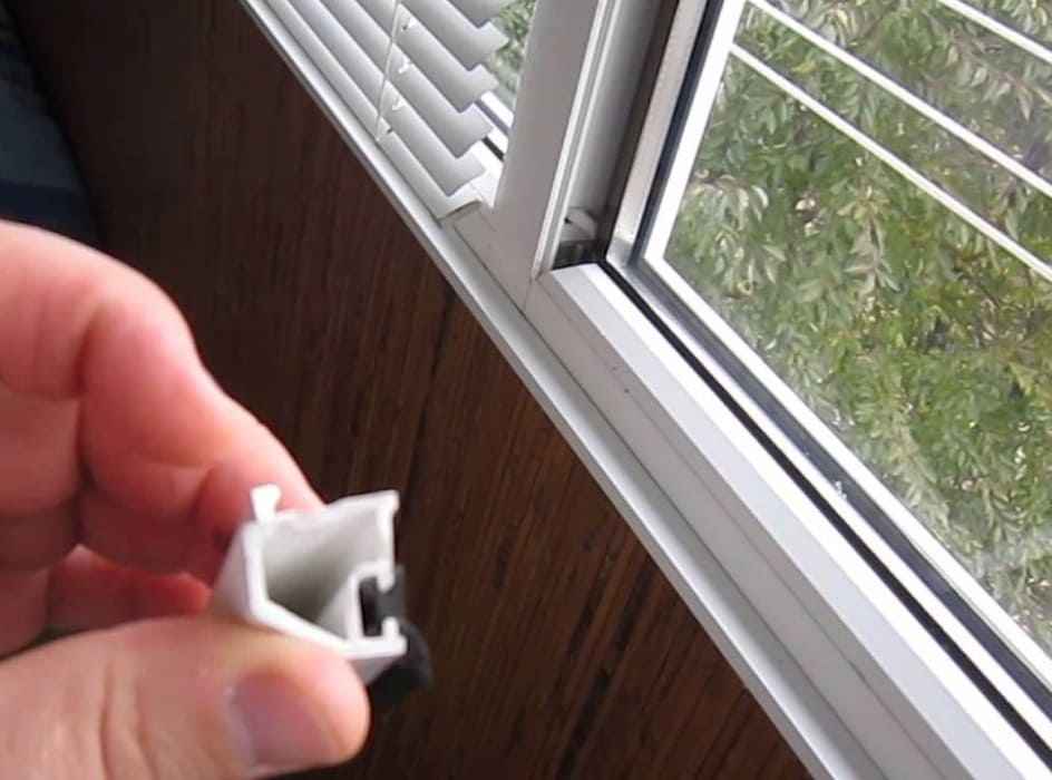 Как вытащить стекло из пластикового окна: замена стекла своими руками