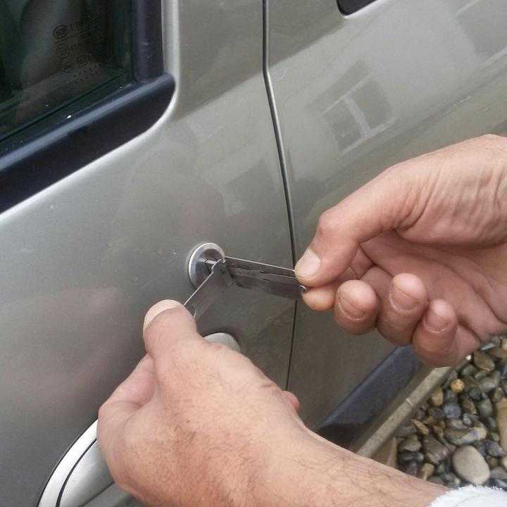 Вскрытие автомобиля. как открыть машину без ключей.
