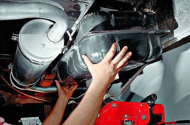 Чем заклеить бензобак автомобиля железный: средства и правила ремонта своими руками