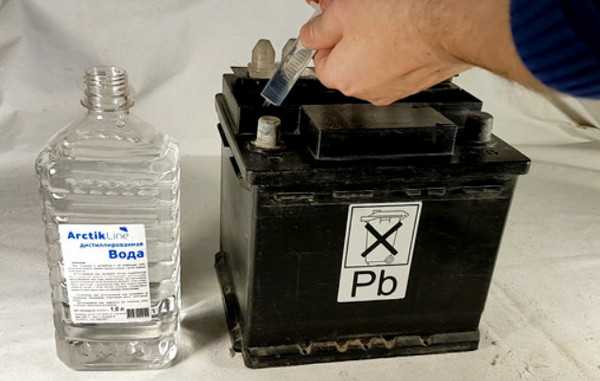 Перелил дистиллированную воду в аккумулятор: что делать, если случился перелив, какими могут быть последствия, как это исправить?