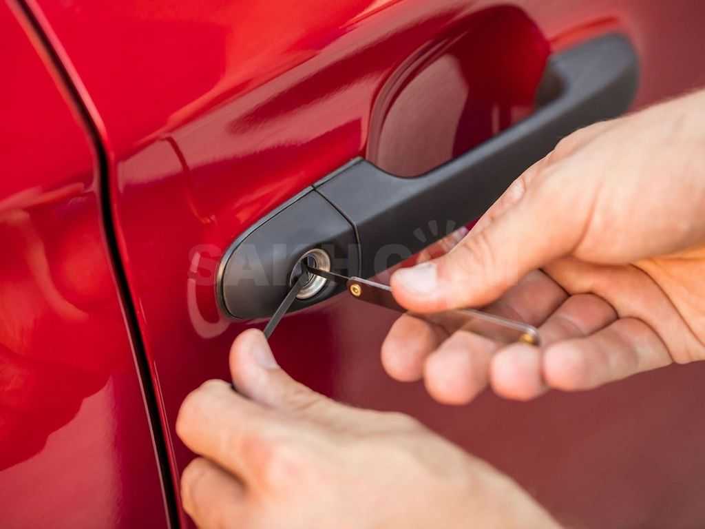 Как открыть машину без ключа: 5 способов