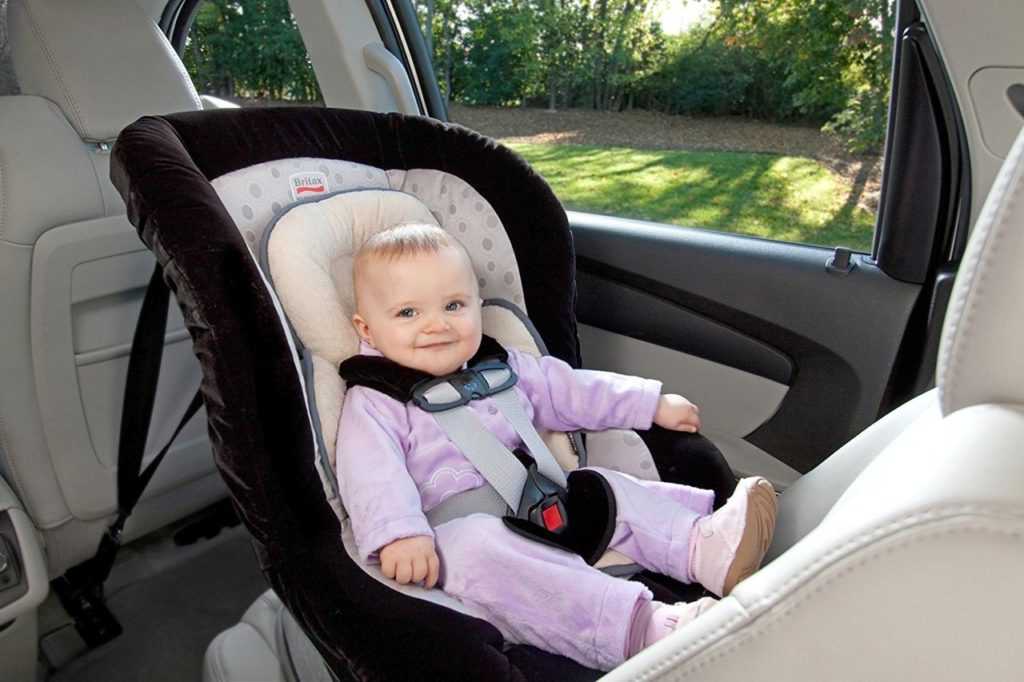 Как правильно перевозить новорожденного в автомобиле