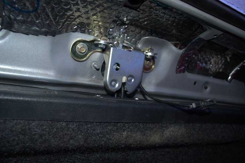 Как открыть багажник на классике Lada-forum.ru Как открыть багажник? Спасибо Не нравится ova 22 Дек 2013 Суть дела: сломался крюк защелки багажника.