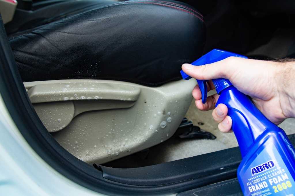 Как отмыть пластик в машине Чем очистить пластик в салоне автомобиля Чем очистить пластик в машине? Автомобиль — это не просто средство передвижения. Это