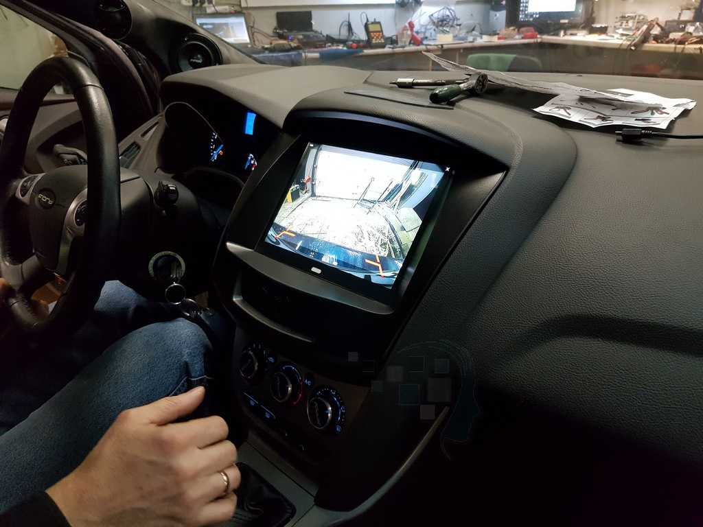 Как установить и подключить планшет в автомобиль вместо магнитолы своими руками
