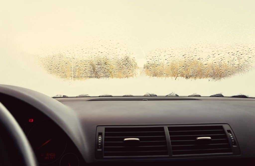 Запотевают окна в машине: что делать зимой
запотевают окна в машине: что делать зимой