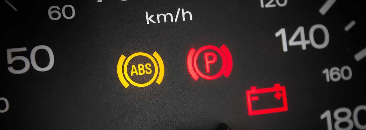Горит или мигает индикатор abs: можно ли ездить дальше?