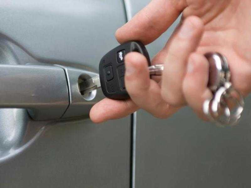 4 способа открыть машину,если ключи остались внутри заблокированного  салона