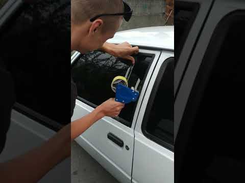 Как открыть машину, если ключ остался внутри