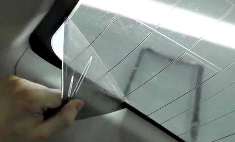 Как самостоятельно снять тонировку со стекла: 5 способов