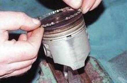 Замена поршневых колец ваз 2109 своими руками Замена поршневых колец ВАЗ 2109-21099 И чтобы окончательно убедиться, следует в цилиндре с низкой