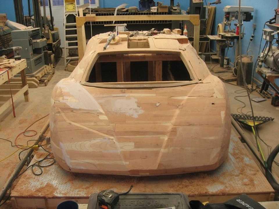 Деревянный автомобиль Splinter Деревянный автомобиль Splinter Про­мыш­лен­ный дизай­нер из Мур­свил­ла, Север­ная Каро­ли­на потра­тил 10 лет и 20000