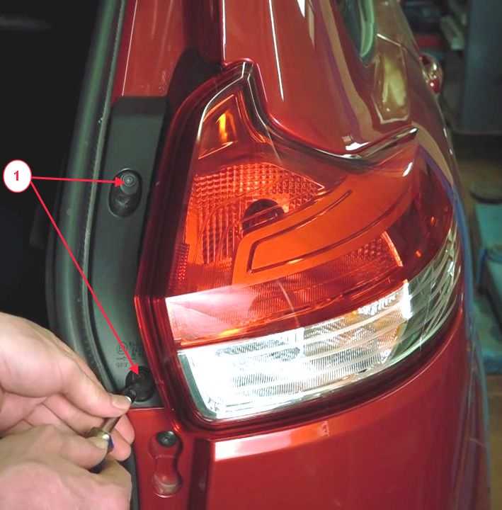 Как снять задний фонарь на ларгусе видео Снятие задних фонарей автомобиля Лада Ларгус Подготавливаем автомобиль для выполнения работ. Отключаем минусовую