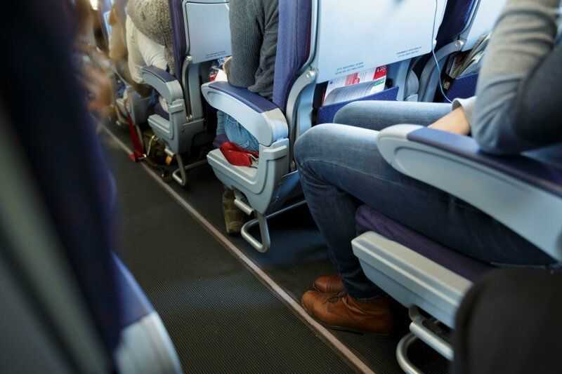 Дорожный этикет: когда можно и нельзя откидывать спинку кресла в автобусе или самолете