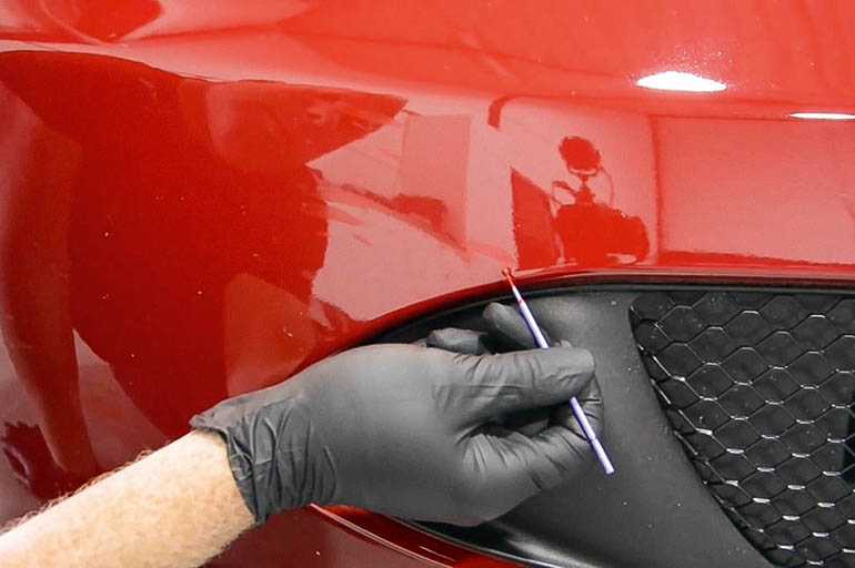Подкраска кузова: как закрасить царапину на машине