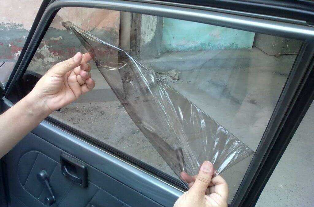 Как без проблем убрать старую тонировку со стекол авто своими руками