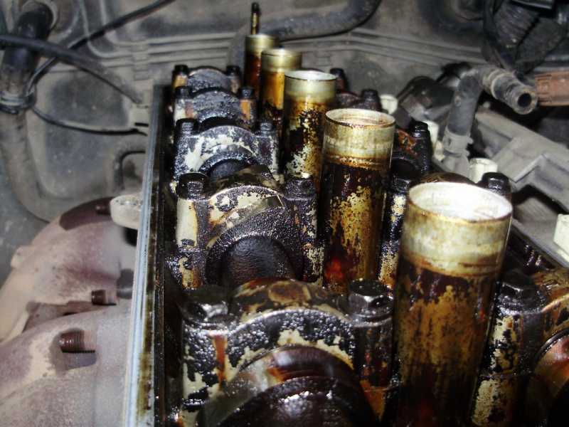 Двигатель ест масло но не дымит причины Почему двигатель ест масло, но не дымит? Список причин и последовательность действий Довольно частое среди