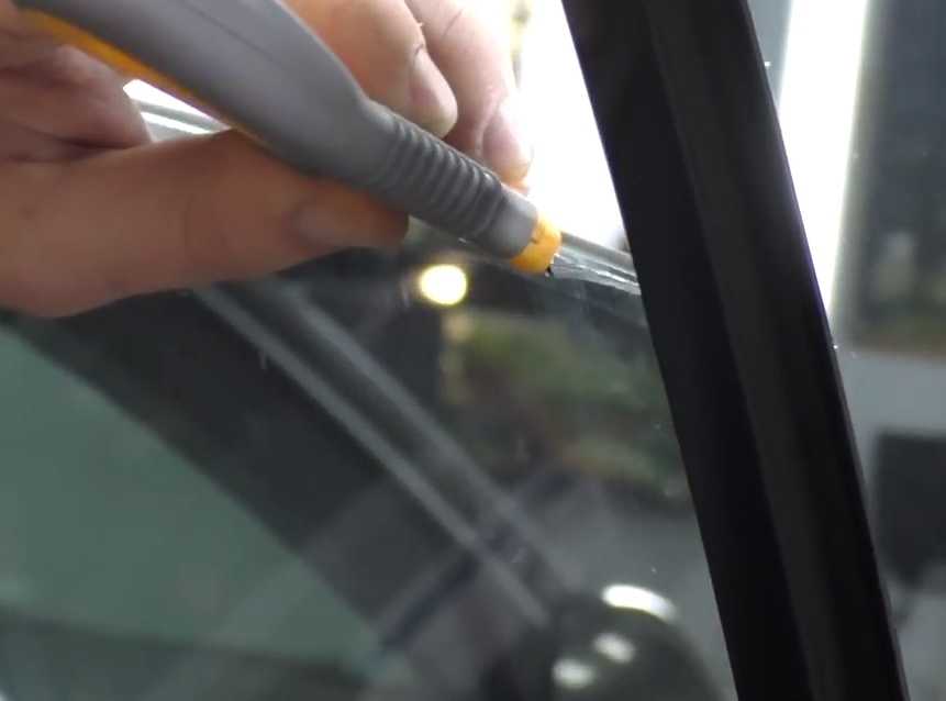 Как удалить тонировку стекол своими руками видео 3 способа снять старую тонировку со стекла Многие автолюбители тонируют стекла своего автомобиля. Это