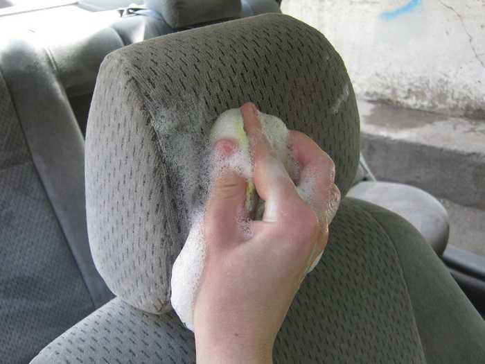 Как почистить сиденья автомобиля своими руками