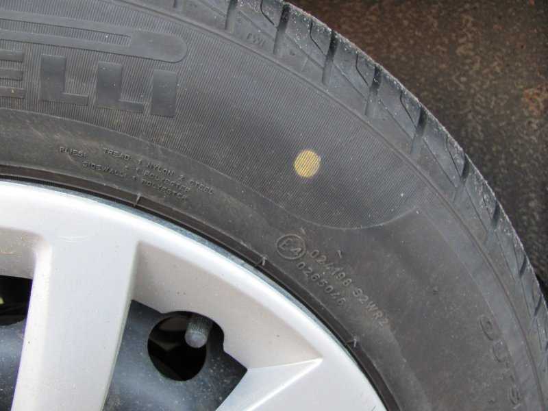 Желтые, красные, цветные метки на шинах: что означают эти точки