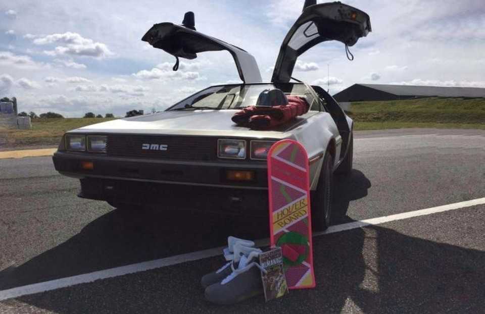 Реплика DeLorean из фильма “Назад в будущее”. Интервью владельца машины. Назад в настоящее: как собирают и продают DeLorean в наши дни Части фильма «Назад