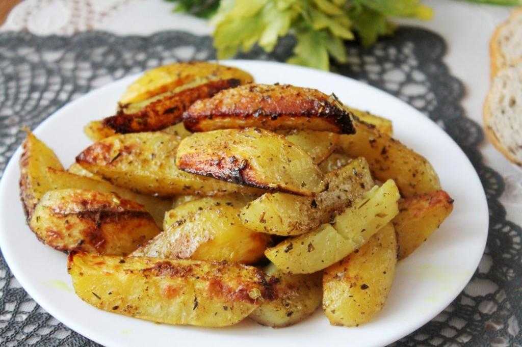 Картофель в духовке – 19 рецептов приготовления в домашних условиях
